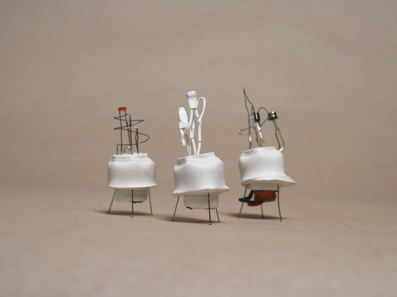 Siblings mini robotic artworks 2018 by Carolin Liebl and Nikolas Schmid-Pfähler