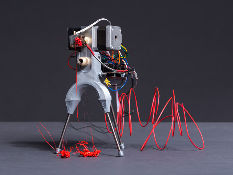 Spitting Bot robot skulpture 2021 by Carolin Liebl and Nikolas Schmid-Pfähler